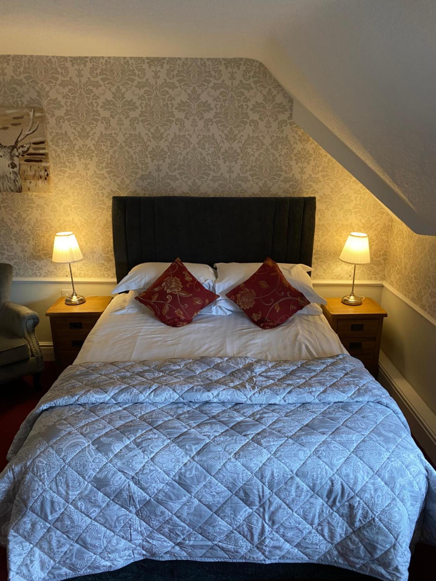 Greyhound Country Inn Гонітон Екстер'єр фото