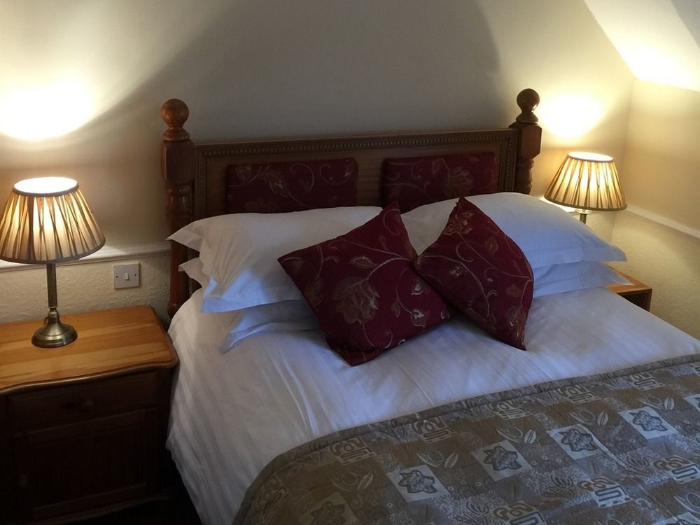 Greyhound Country Inn Гонітон Екстер'єр фото