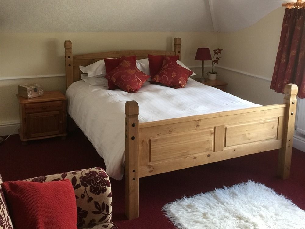 Greyhound Country Inn Гонітон Екстер'єр фото